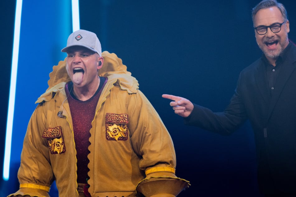 Der Sänger und Ex-"The Masked Singer"-Finalist wohnt seit Monaten im Keller bei Freund Olli.