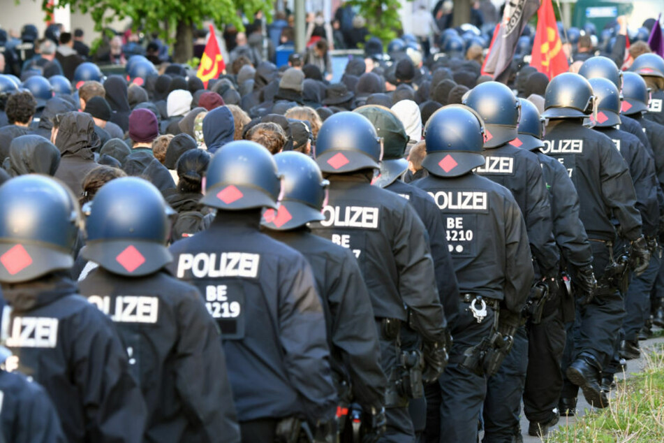 Noch ist ein Verbot der geplanten Anti-Corona-Demo nicht vom Tisch. Die Berliner Polizei legte am Freitagnachmittag offiziell Beschwerde beim Oberverwaltungsgericht ein. (Symbolfoto)