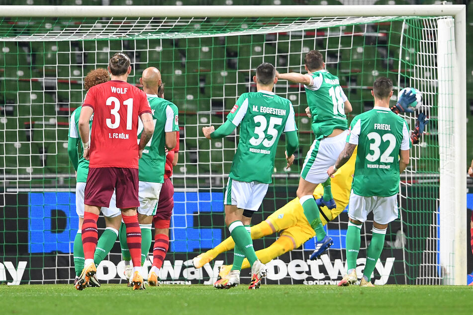 Werder Bremen geriet durch ein Eigentor von Niklas Moisander in Rückstand.