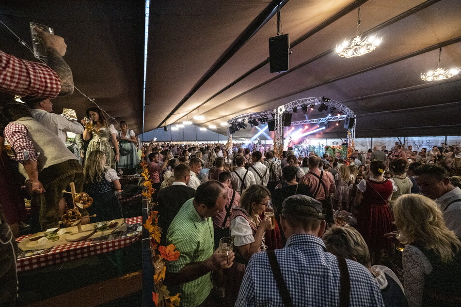 Am Samstagabend könnt Ihr noch einmal auf dem Chemnitzer Oktoberfest "Wooosn" feiern.