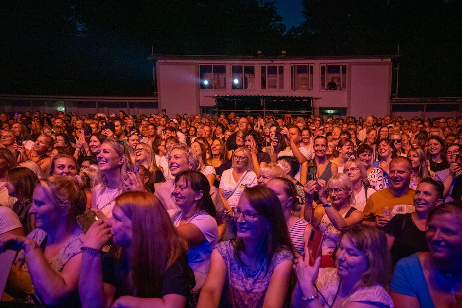 Im Publikum tummelten sich vor allem weibliche Fans.