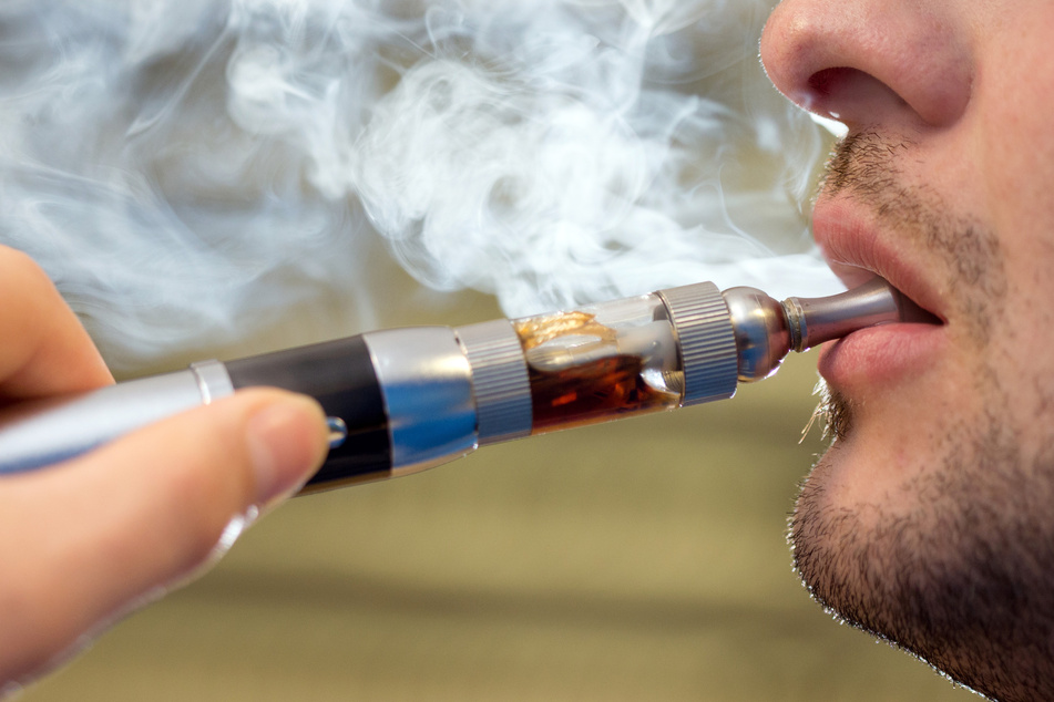 Erektions-Störungen durch E-Zigaretten: So schädlich sind sie für die Potenz!