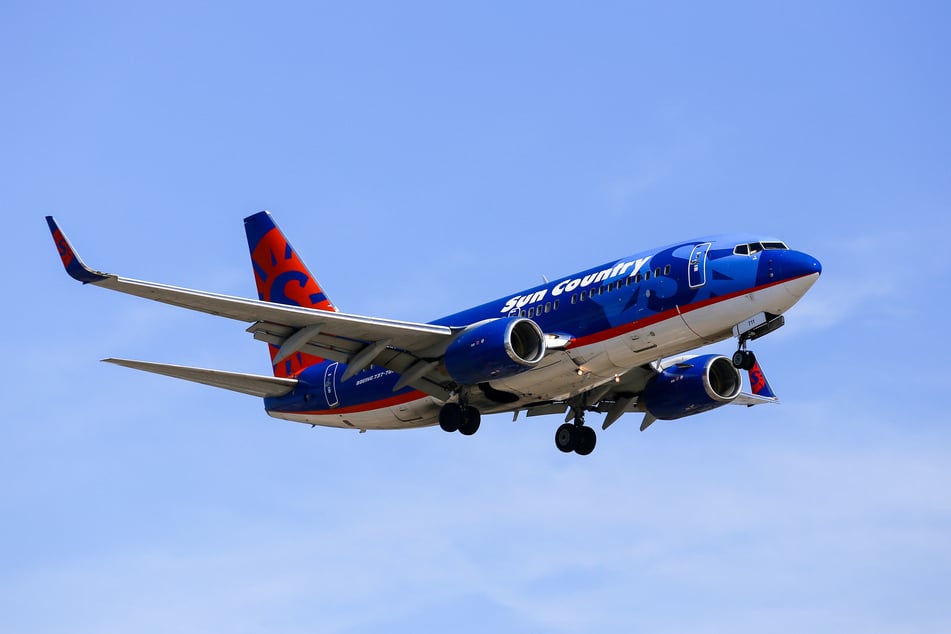 Ein Flug der Airline "Sun Country" musste vor wenigen Tagen eine ungeplante Zwischenlandung vornehmen, nachdem ein Passagier für Unruhe gesorgt hatte. (Archivbild)