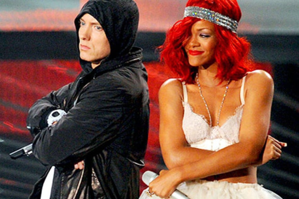 Eminem apologizes to Rihanna on new album track