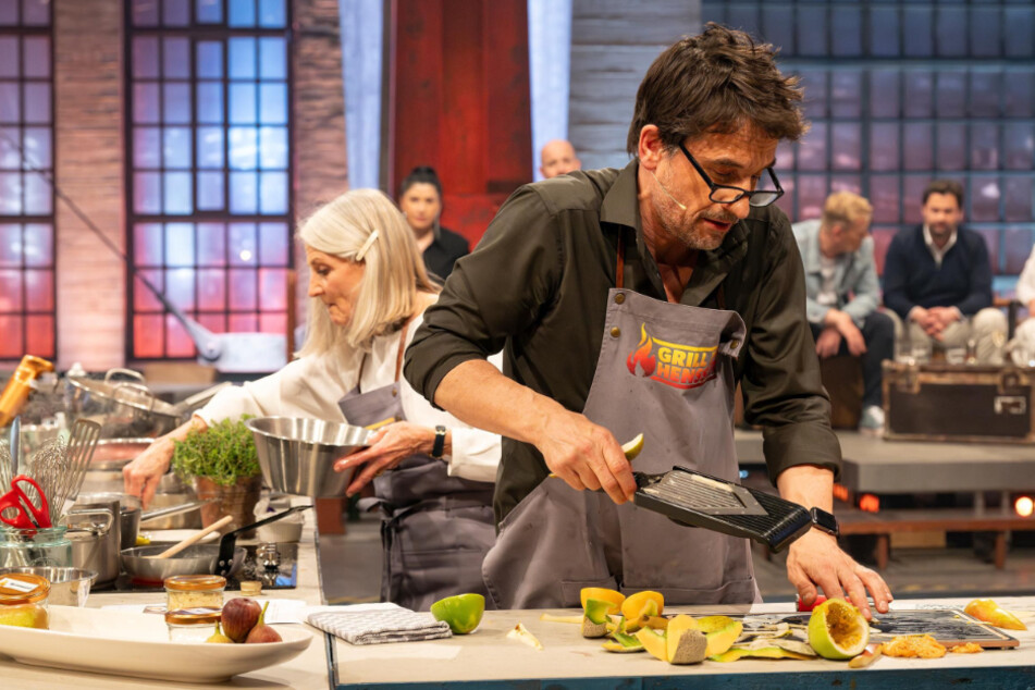 Ebenfalls am Herd mit dabei ist Schauspieler Oliver Mommsen mit seiner Mama Claudia.