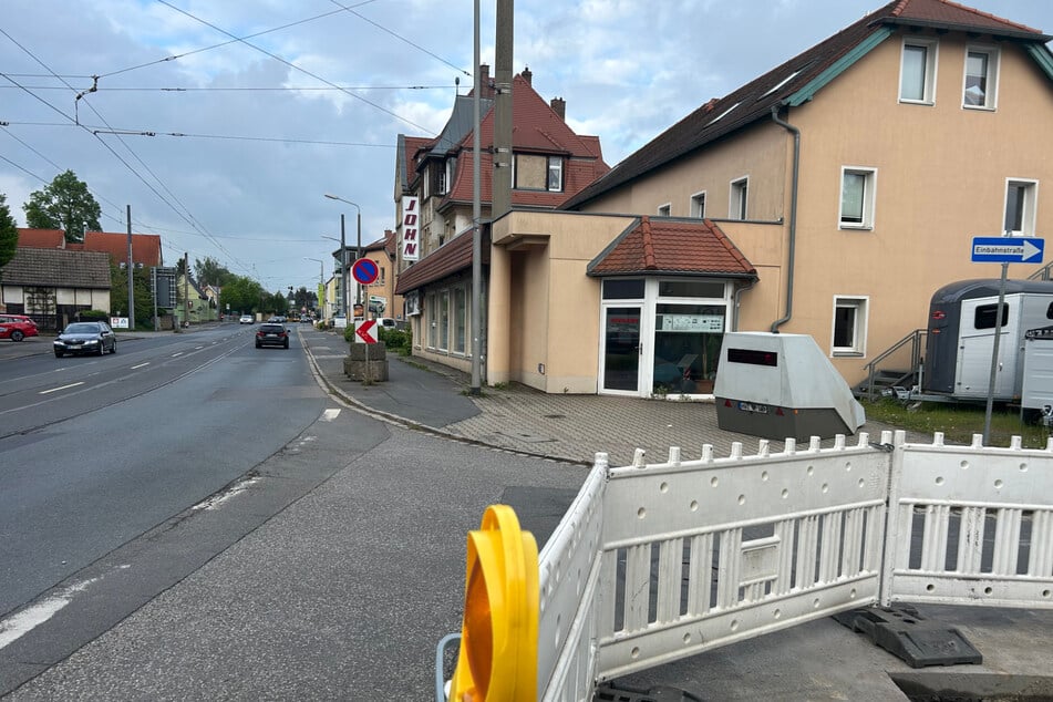 Autofahrer können von der Bautzner Landstraße auf die Kirschauer Straße abbiegen, aber nicht umgekehrt.