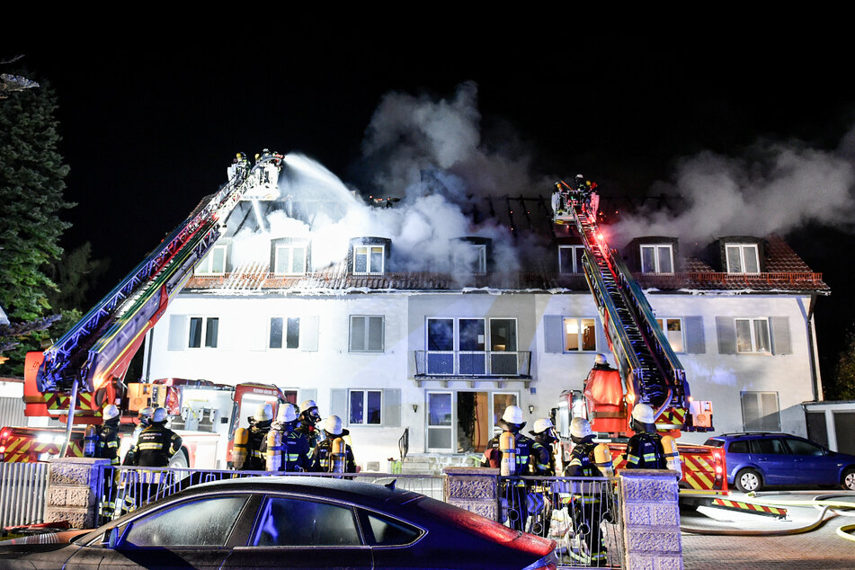 Die Feuerwehr bei den Löscharbeiten in München.