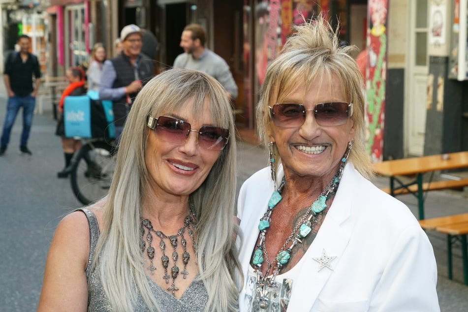 Ex-Rotlichtkönig Bert Wollersheim (75) und seine neue Freundin Natalie Strehlau (54) bei der diesjährigen Olivia-Jones-Sommerparty.