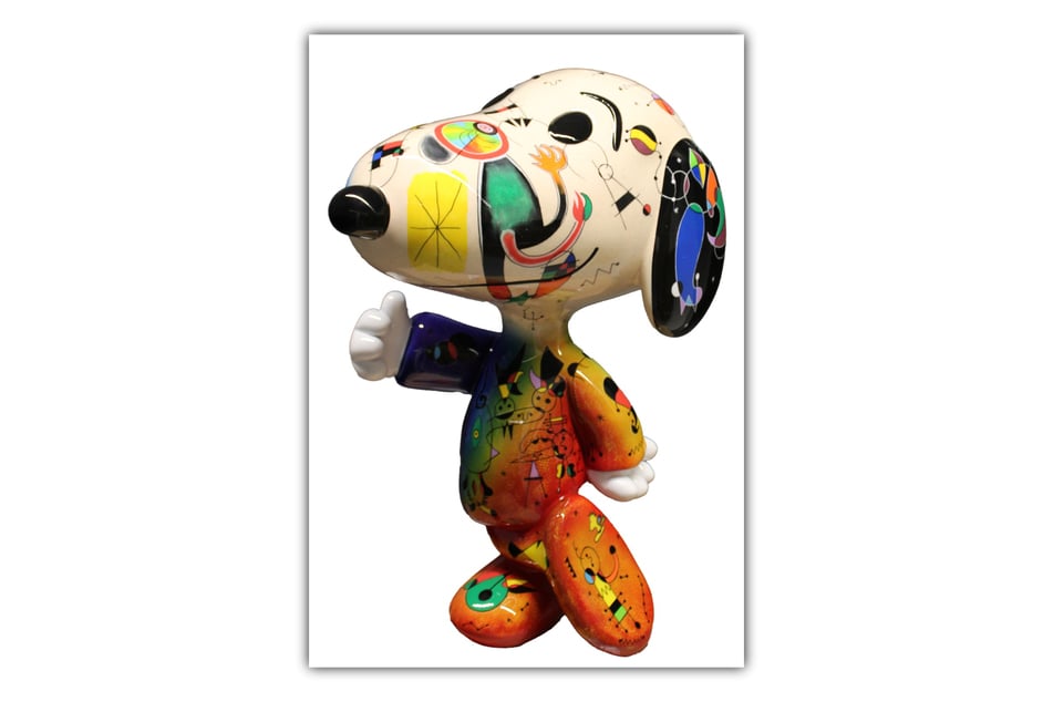 Die Figur ist aus einer Serie, die aus 8 + 4 Objekten besteht und unter einem Fuß eine Signatur sowie die Auflagennr. “TA 1/4" hat.
