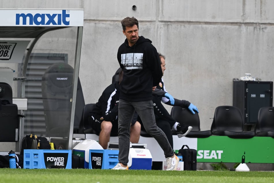 Konnte mit der Anfangsphase und dem Abwehrverhalten nicht zufrieden sein: SGD-Coach Thomas Stamm (42).