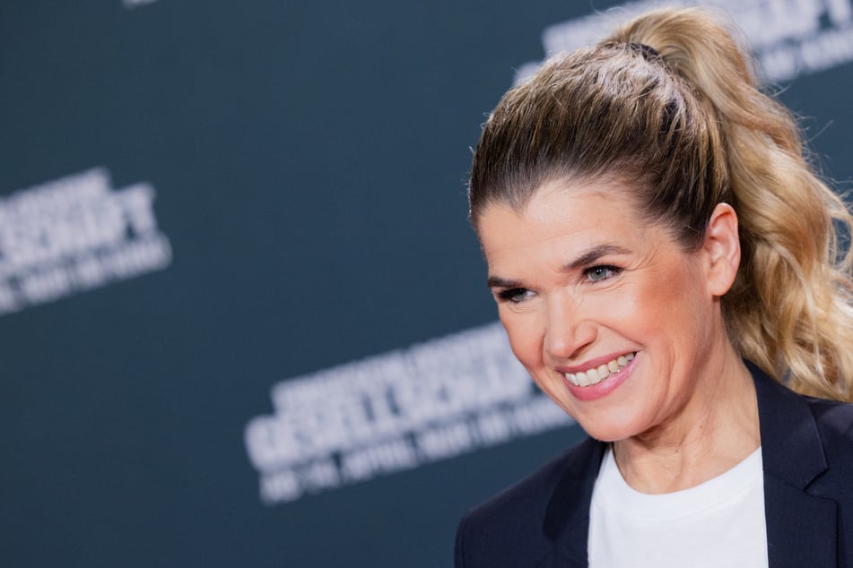 "Ich kontrolliere Tickets": Anke Engelke überrascht mit neuem Job
