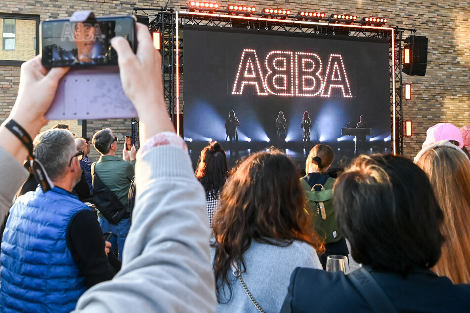 Beim Abba-Event in Berlin wird vor Fans ein neues Album und eine Hologramm-Show der Band angekündigt.