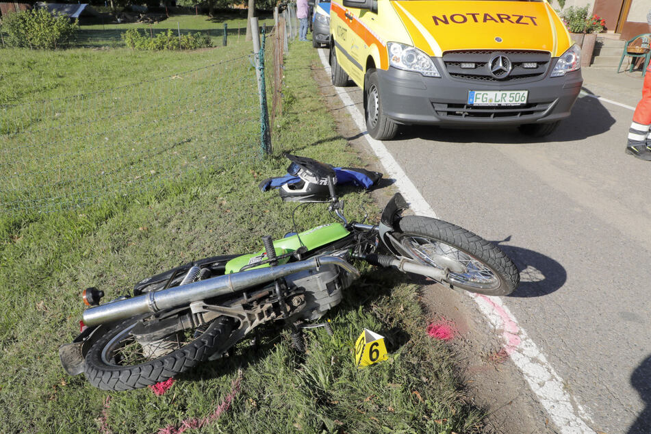 Der junge Mopedfahrer verstarb noch am Unfallort.