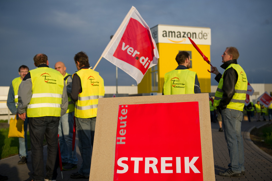 Am Dienstag hat die Gewerkschaft ver.di die Amazon-Beschäftigten zum Warnstreik aufgerufen. (Archivbild)