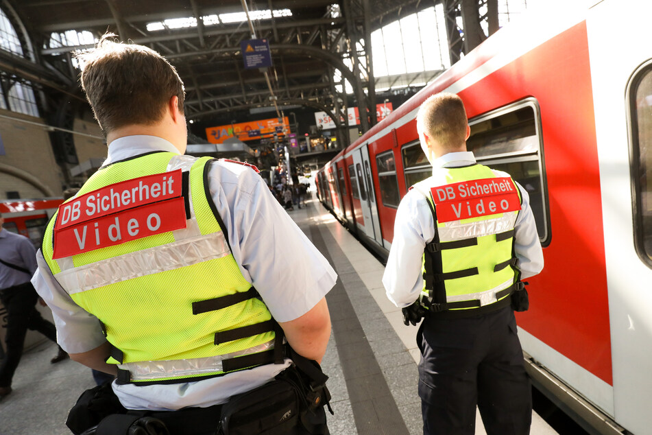 Am Wochenende ist in einer Hamburger S-Bahn ein Streit eskaliert. (Symbolbild)