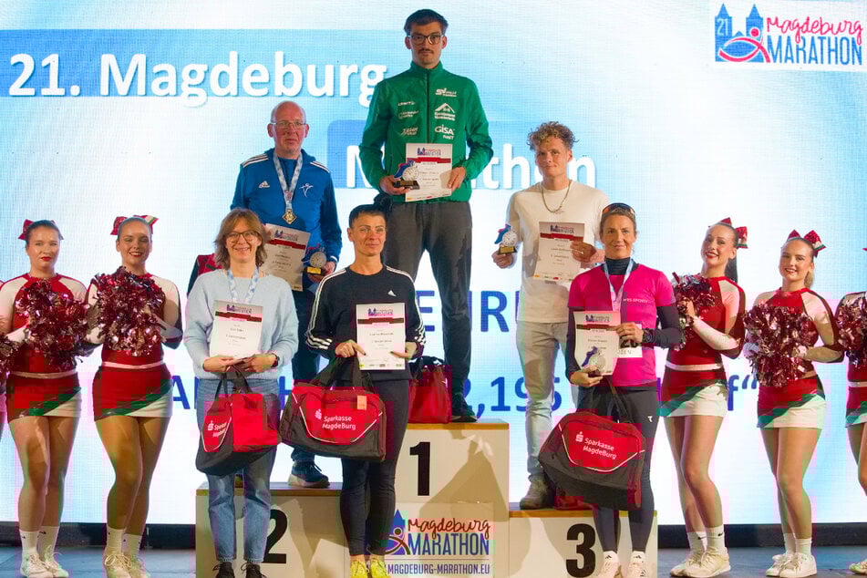 Gewinner des Marathon (v.l.n.r.): Olaf Henkel, Sören Ulbrich und Louis Hellmuth sowie Eva Sahr, Joanna Wasielak und Doreen Kraska