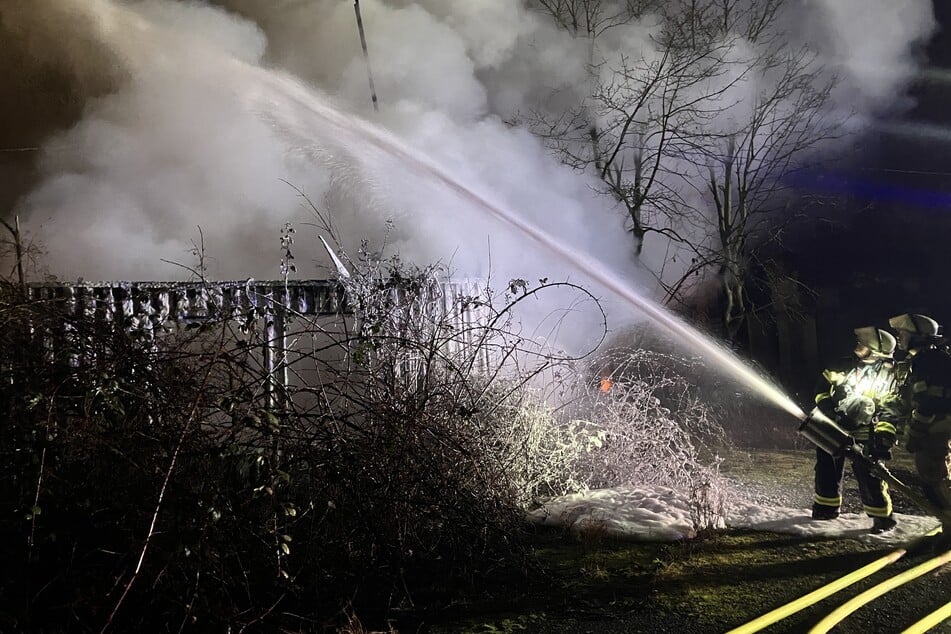 Nach etwas mehr als fünf Stunden waren die größten Feuerherde gelöscht.