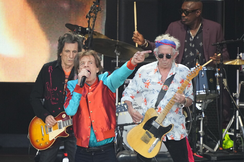 Seit dem Tod ihres langjährigen Drummers Charlie Watts (†80) werden Ron Wood (76, v.l.), Mick Jagger und Keith Richards (79) von Steve Jordan (66) am Schlagzeug unterstützt.