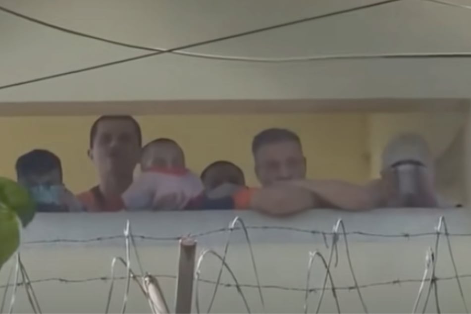 Einige Aufsässige vermummten sich den Einsatzkräften gegenüber - andere wiederum zeigten ihr Gesicht.