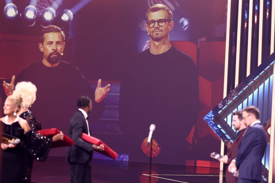 Klaas Heufer-Umlauf (l., 41) und Joko Winterscheidt (r., 46) konnten nicht live dabei sein.