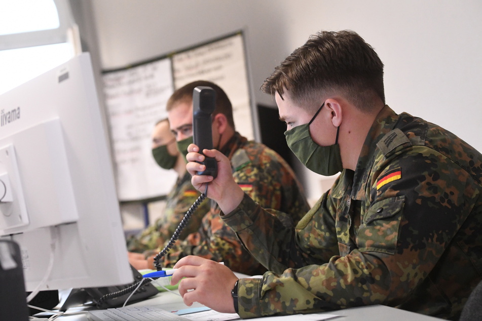 Seit Montag greift die Bundeswehr dem Gesundheitsamt in puncto Kontaktnachverfolgung wieder unter die Arme.