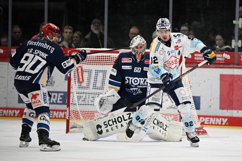 Tomas Andres (29, r.) & Co. wollen mehr von den Goalies des Gegner "parken", um ihm die Sicht zu nehmen und die Chance auf dreckige Tore zu haben