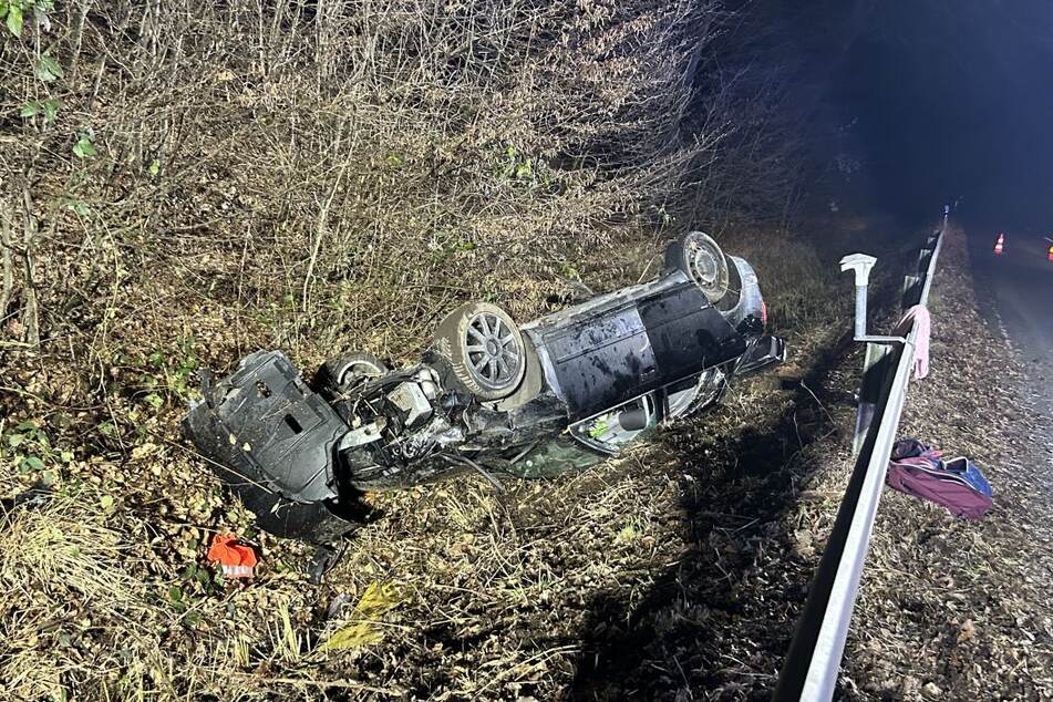 Der Audi war nach dem Alleinunfall nur noch Schrott.