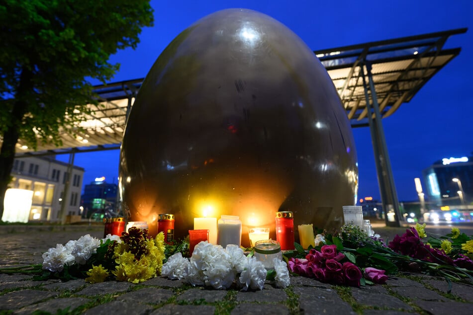 Am Augustusplatz wurden Blumen und Kerzen abgelegt.