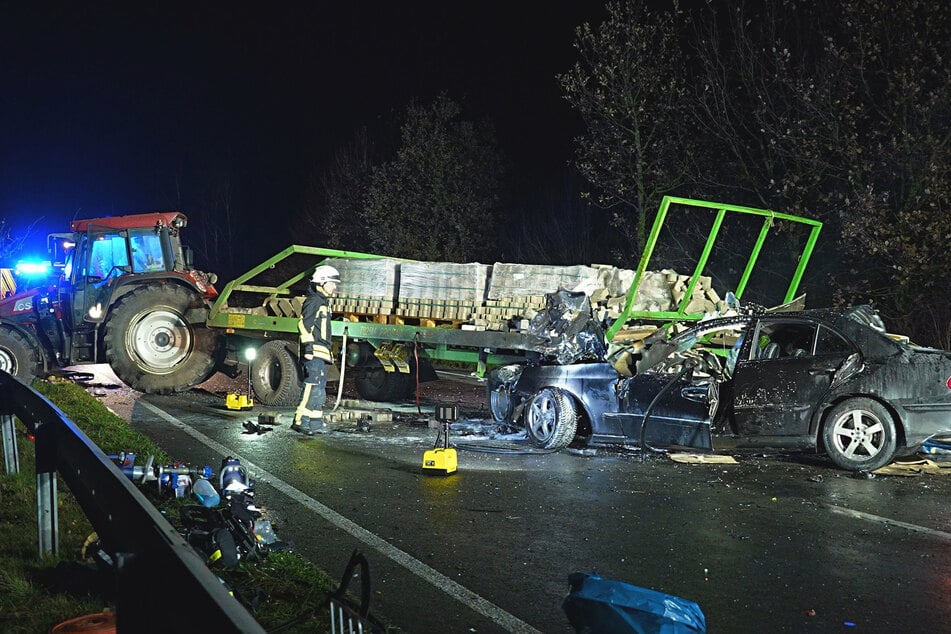Bei einem schweren Unfall bei Vechta ist ein 19-jähriger Autofahrer ums Leben gekommen.