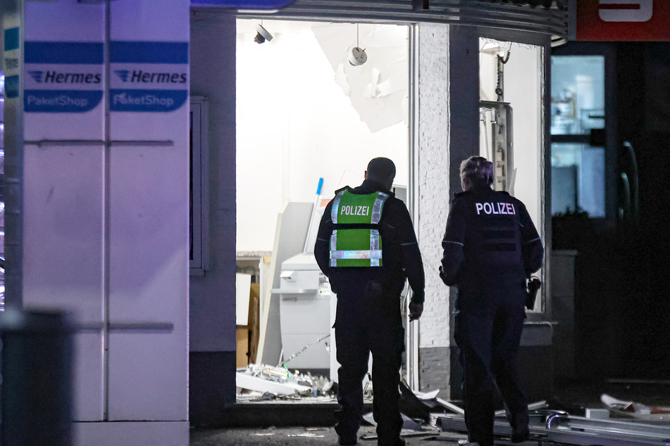 Geldautomat in Wuppertal gesprengt! Täter weiterhin flüchtig
