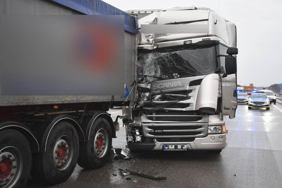 Unfall A5: Heftiger Unfall mit zwei Fahrzeugen: A5 gesperrt