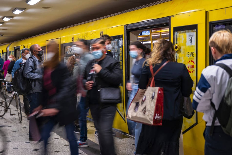 Weil die Tunnel zu eng sind, können in die U-Bahnzüge keine Klimaanlagen eingebaut werden. (Archivfoto)