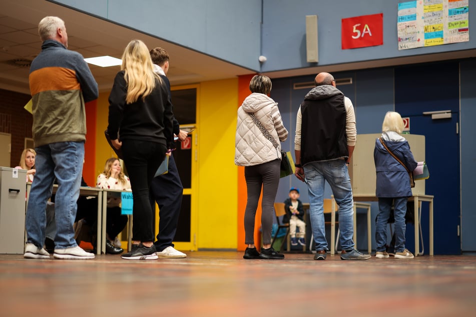 Bis 12 Uhr am Mittag hatten etwa 32 Prozent der Wahlberechtigten ihre Stimmen bei der Kommunalwahl in NRW abgegeben.