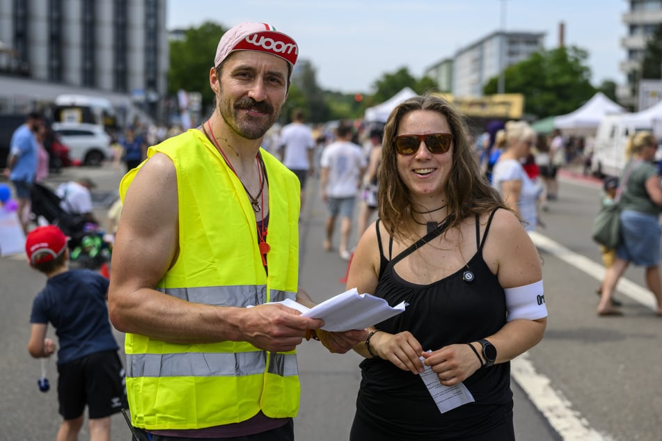 Tina Kreller (36, l.) und Gregor Richter (44) von der "Allianz für Substanz" haben die Spielstraße mitorganisiert.