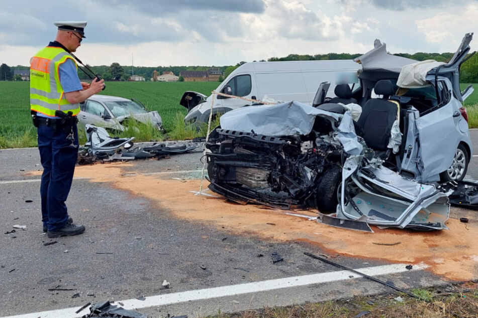 Auto rast in Gegenverkehr: Drei Schwerverletzte bei Unfall im Landkreis Leipzig