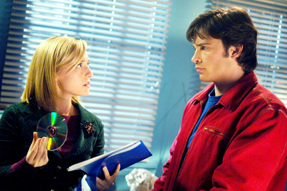Allison Mack (l) with her former costar, Tom Welling on Smallville.