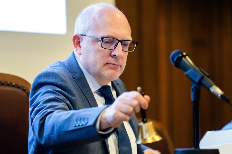 OB Sven Schulze (53, SPD) hat erstmals Stellung zum Schauspielhaus bezogen.