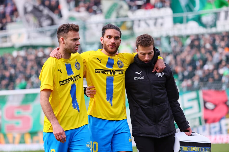 Vor fast einem Jahr hat sich Malik McLemore (29, m.) beim Spiel gegen die BSG Chemie Leipzig schwer verletzt.
