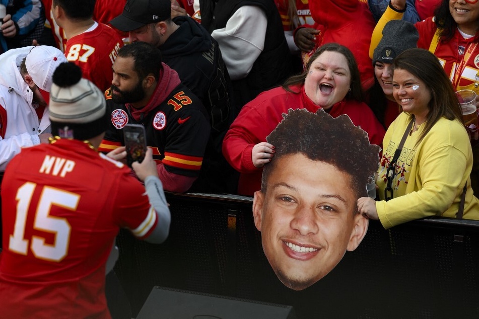 The shooting at the Kansas City parade deeply affected fans everywhere, who joined Patrick Mahomes in praying for the city.
