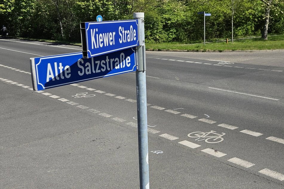 Als der Autofahrer (79) die Kiewer Straße geradeaus überqueren wollte, übersah er den Radfahrer (75).