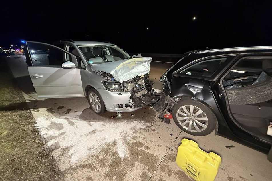 Beide Autos wurden stark in Mitleidenschaft gezogen.