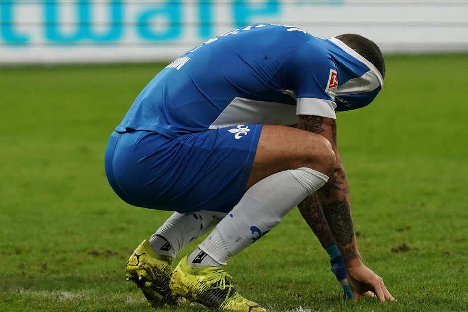 Enttäuschte Darmstädter nach der Last-Minute-Niederlage: Victor Pálsson kann's nicht fassen.