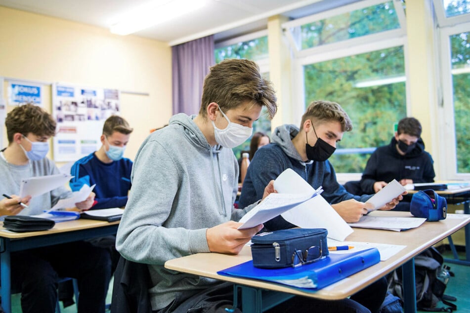 In Sachsen müssen bislang nur Schüler der Sekundarstufe II und der Berufsbildung im Unterricht Maske tragen.