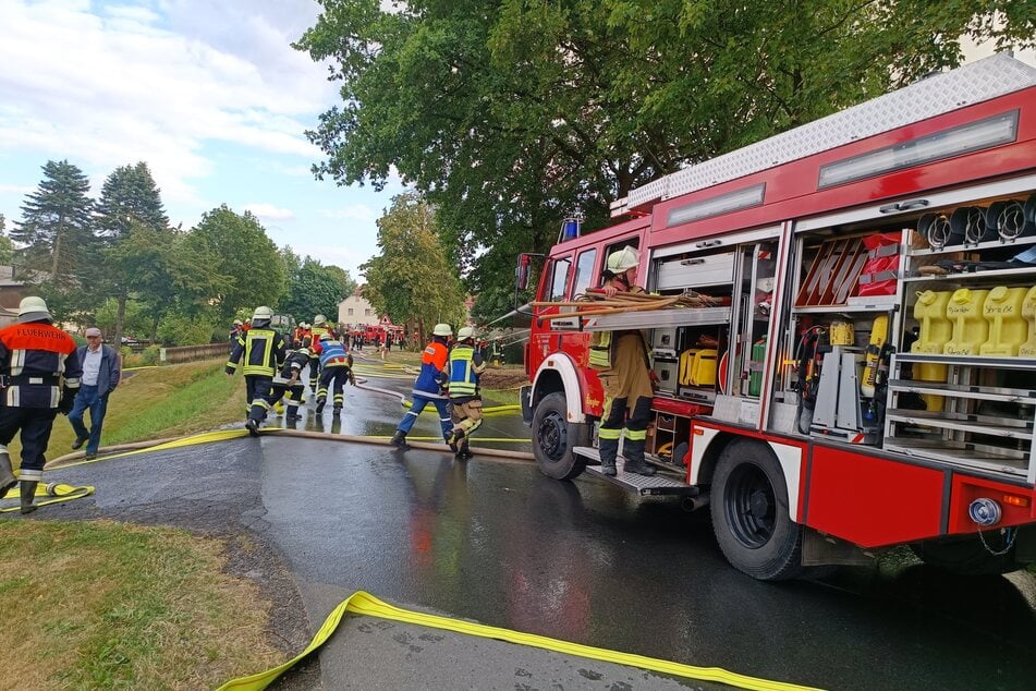 Ein Großaufgebot an Einsatzkräften war nötig, um das Feuer unter Kontrolle zu bekommen.