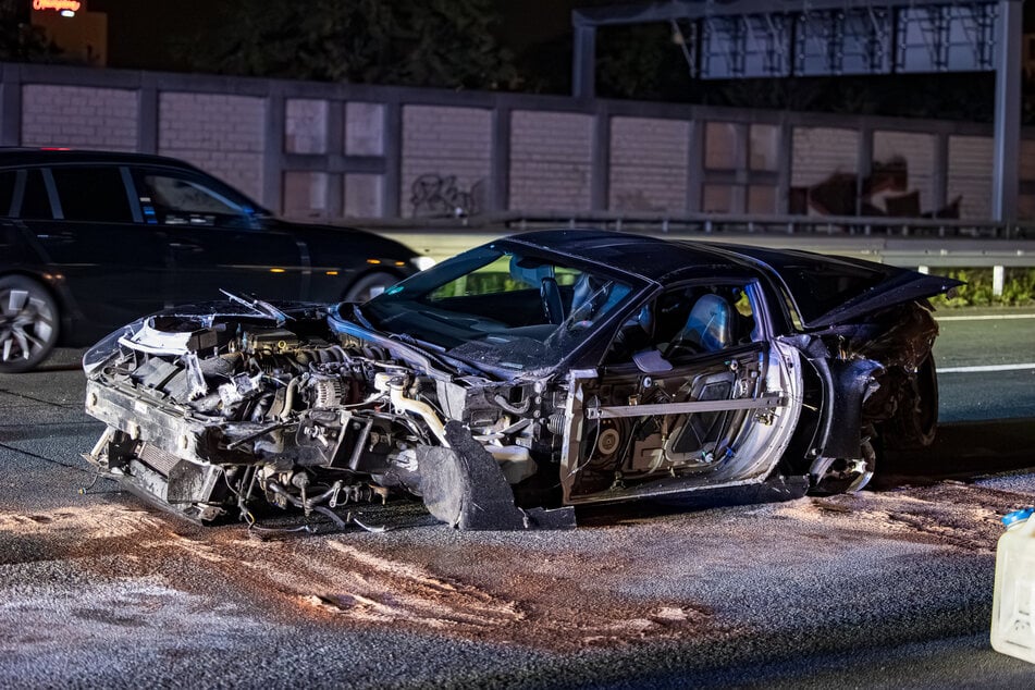 Wie durch ein Wunder kam der 20-Jährige aus dem Wrack seines Corvette-Sportwagens mit nur leichten Verletzungen heraus.