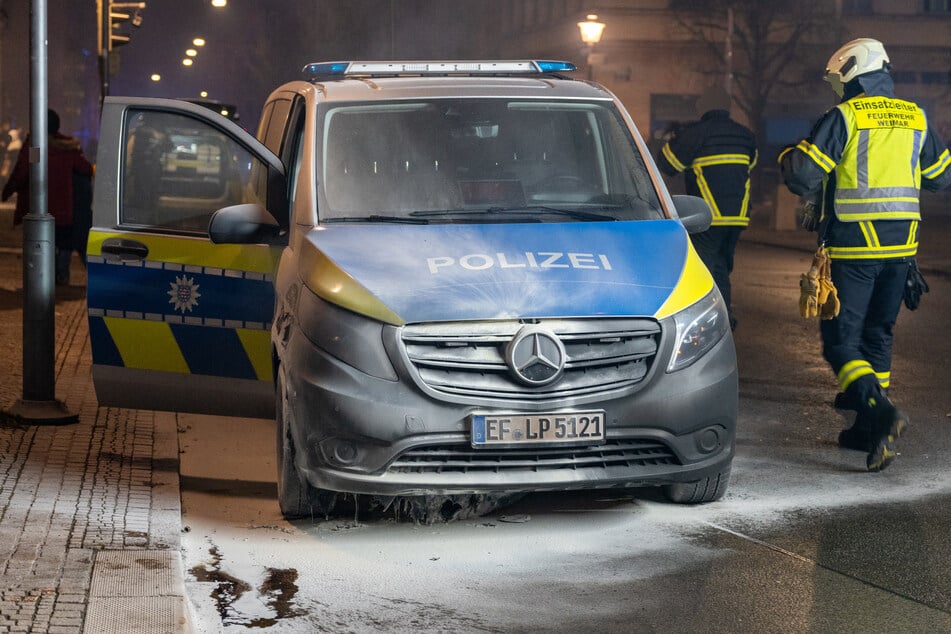 Ein Funkstreifenwagen der Polizei wurde in Weimar in Brand gesetzt.