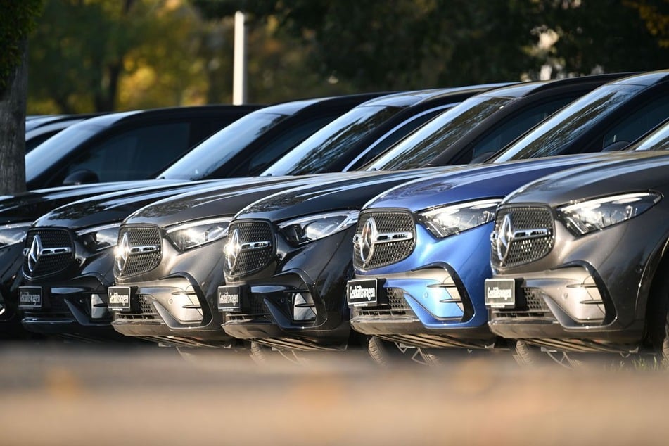 Mercedes-Benz kämpft weiter mit sinkenden Absätzen.