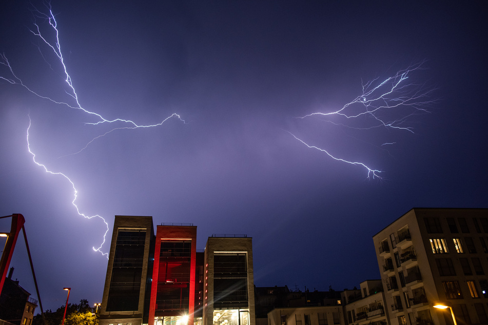 Seit einigen Tagen gibt es in NRW jeden Tag Gewitter wie hier in Düsseldorf.
