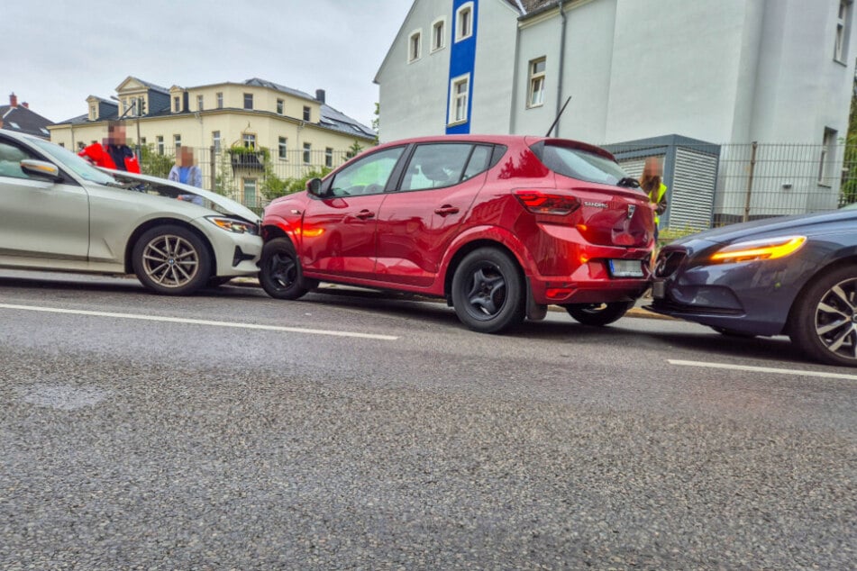 Drei Autos waren in den Unfall involviert.
