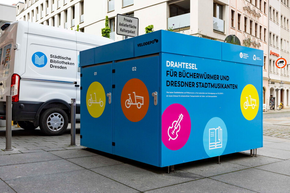Der erste Container für Lastenräder in Dresden kommt von "Velodepo" und steht hinter dem Kulturpalast.